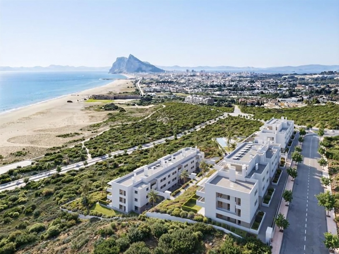 Beachfront flat in La Pineda — Aerial