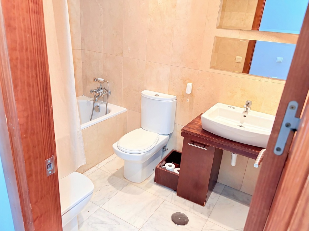 Beachfront flat in La Línea de la Concepción — Bathroom