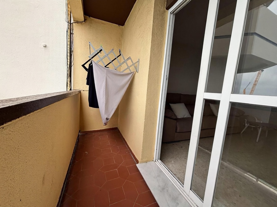 Piso en primera línea de playa en La Pineda — Terraza