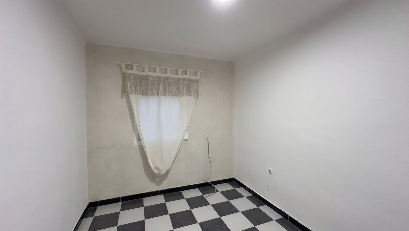 Beachfront flat in La Pineda — Bedroom