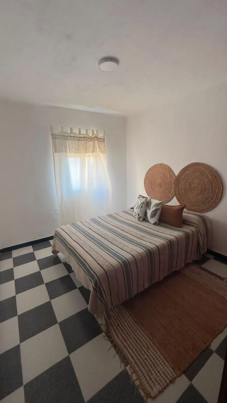 Beachfront flat in La Pineda — Bedroom