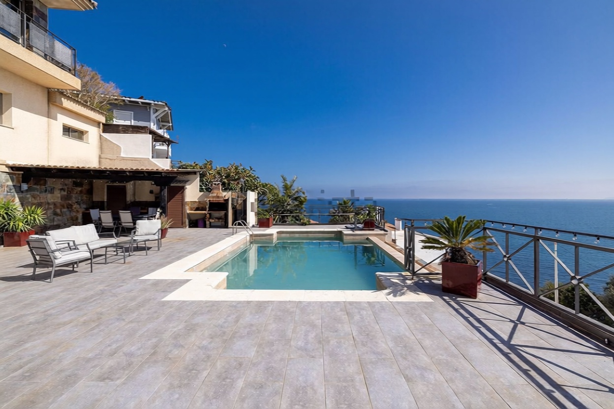Chalet with direct beach access in Algeciras