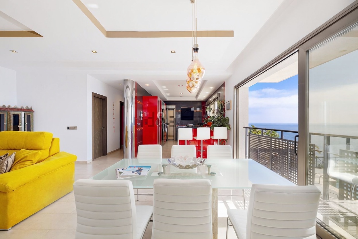 Chalet with direct beach access in Algeciras — Kitchen
