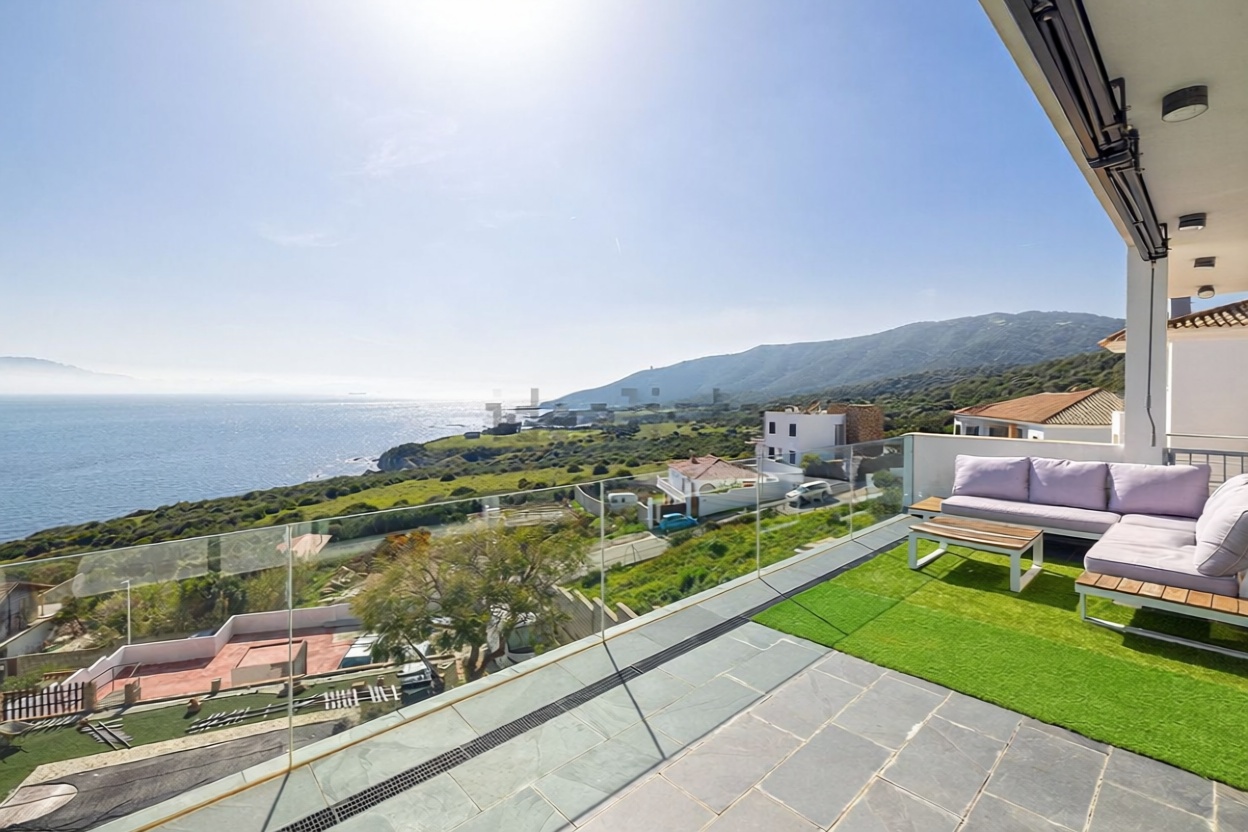 Chalet with direct beach access in Algeciras
