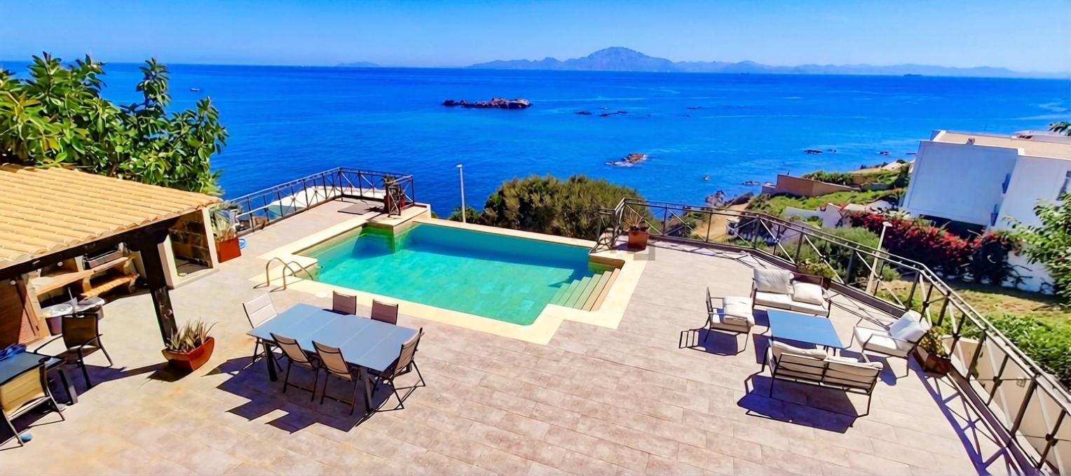 Chalet with direct beach access in Algeciras
