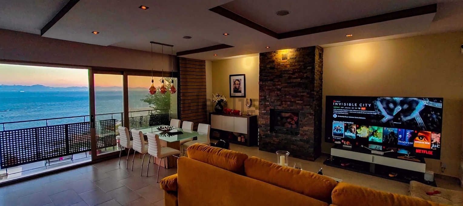 Chalet with direct beach access in Algeciras — Living room