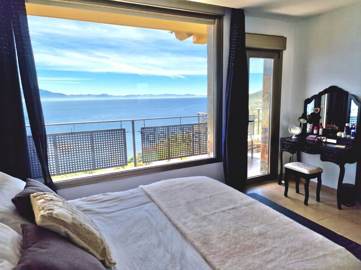 Chalet with direct beach access in Algeciras — Bedroom