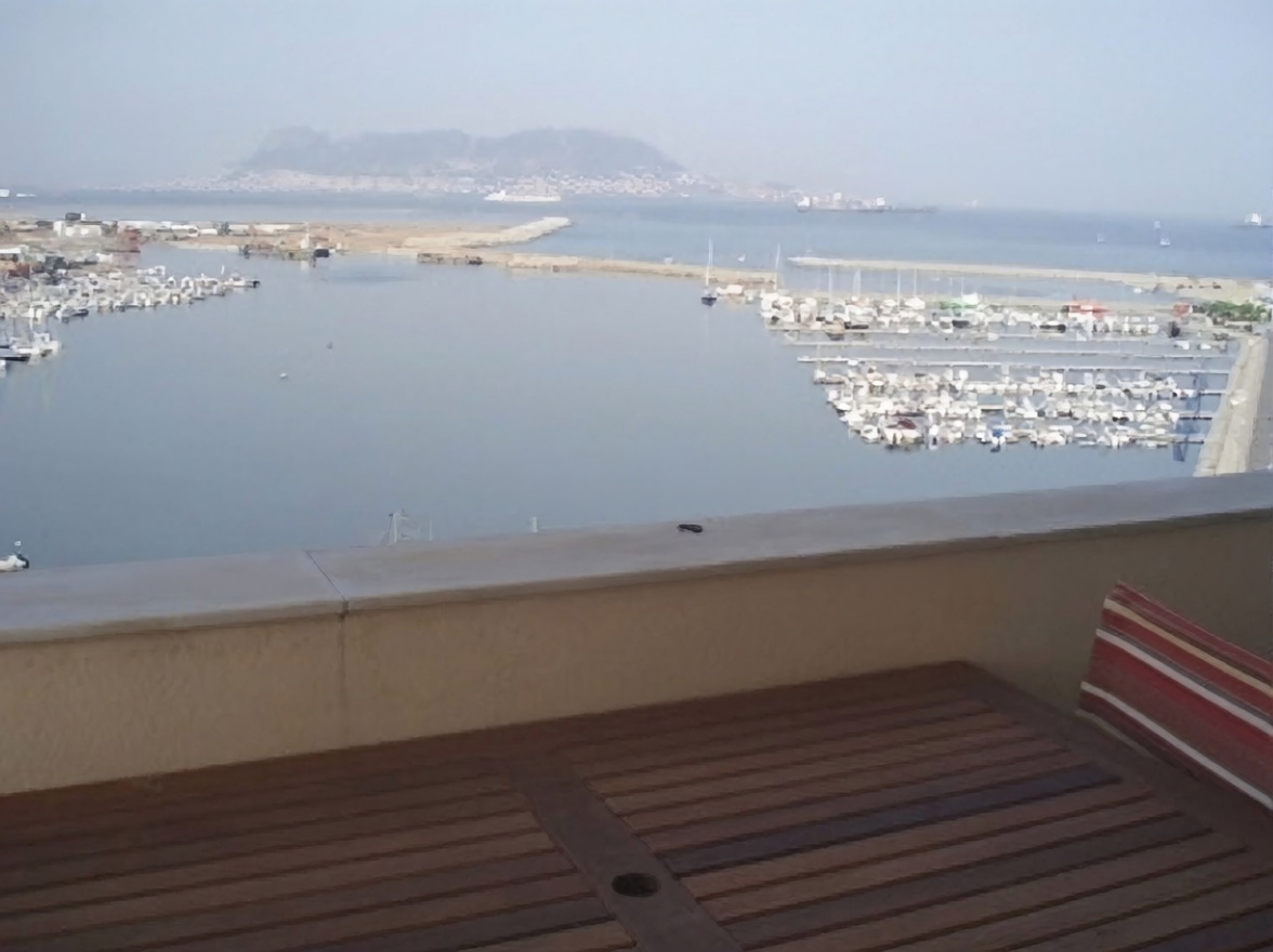 Seafront attic in Algeciras — Sea terrace
