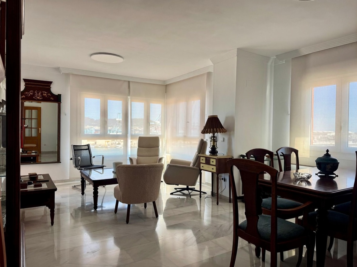 Beachfront flat in Algeciras — Living room