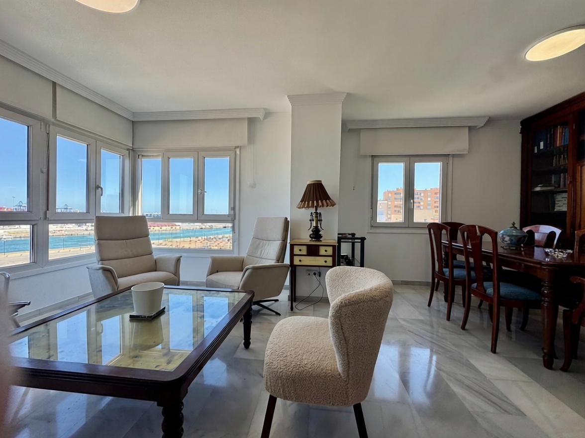 Beachfront flat in Algeciras — Kitchen