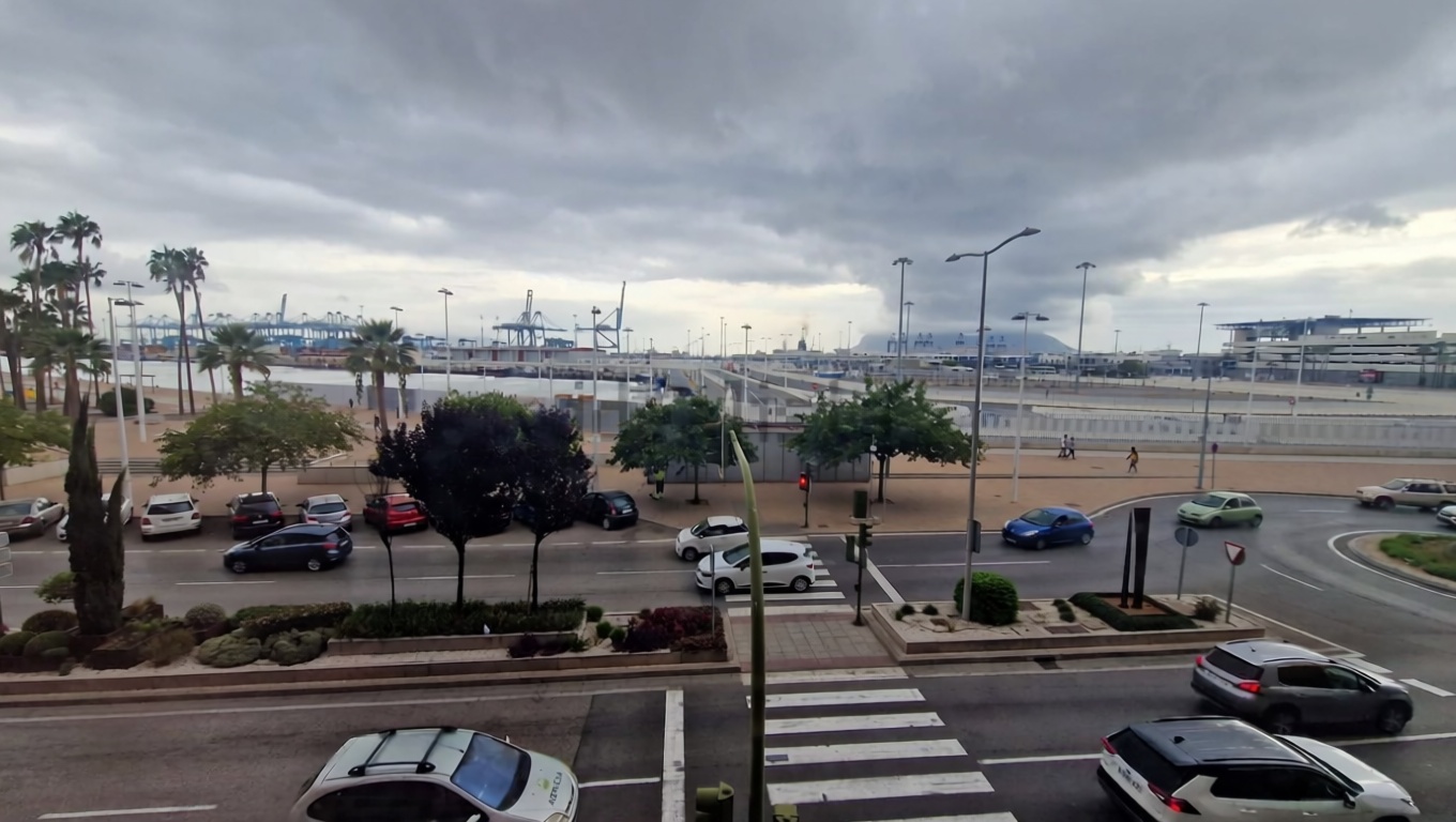 Beachfront flat in Algeciras