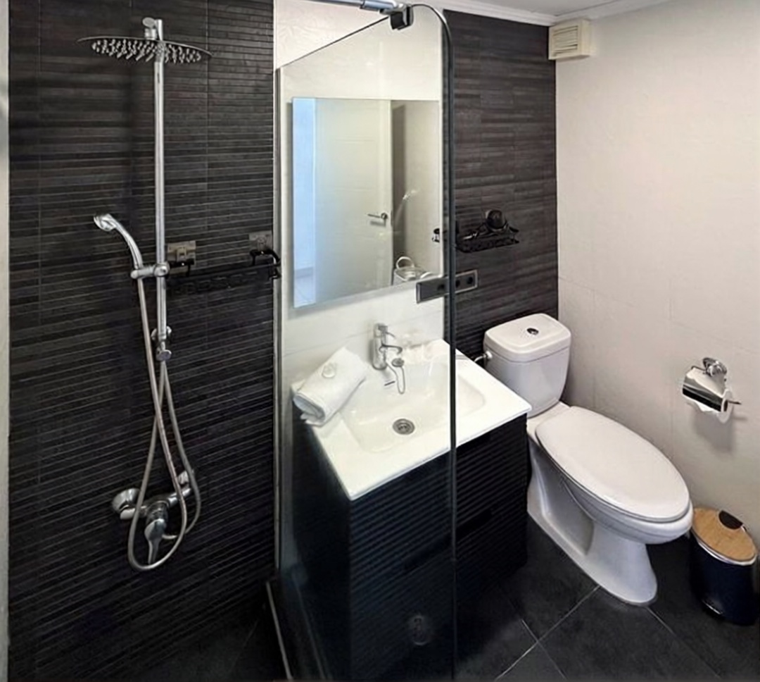 Seafront attic in Tarifa — Bathroom