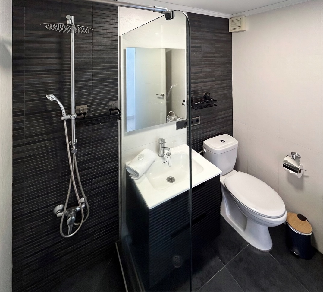 Beachfront flat in Tarifa — Bathroom