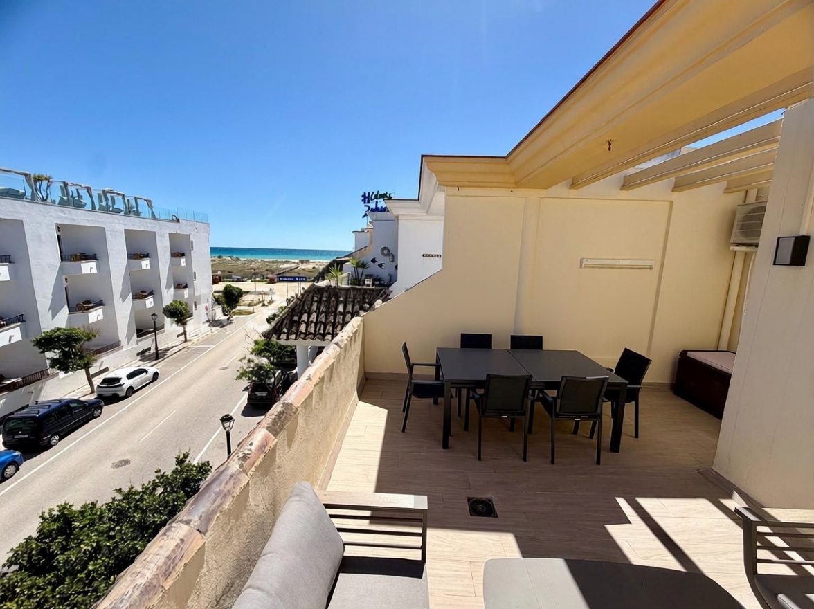 Beachfront duplex in Zahara de los Atunes — Sea terrace