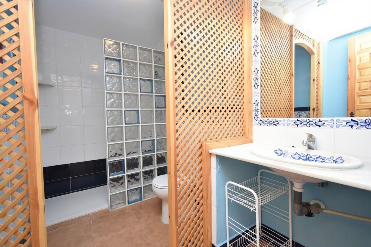 Beachfront flat in Zahara de los Atunes — Bathroom