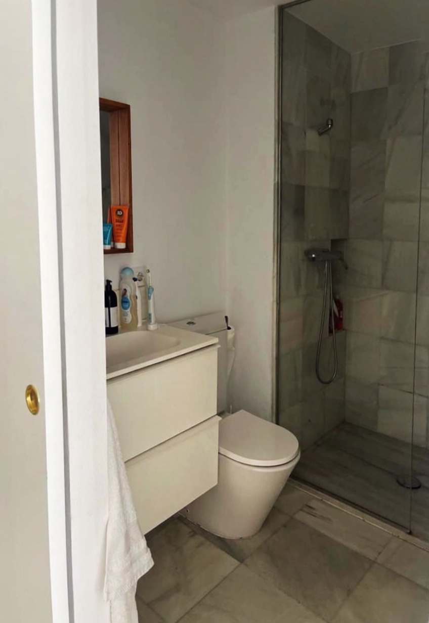 Seafront attic in Zahara de los Atunes — Bathroom