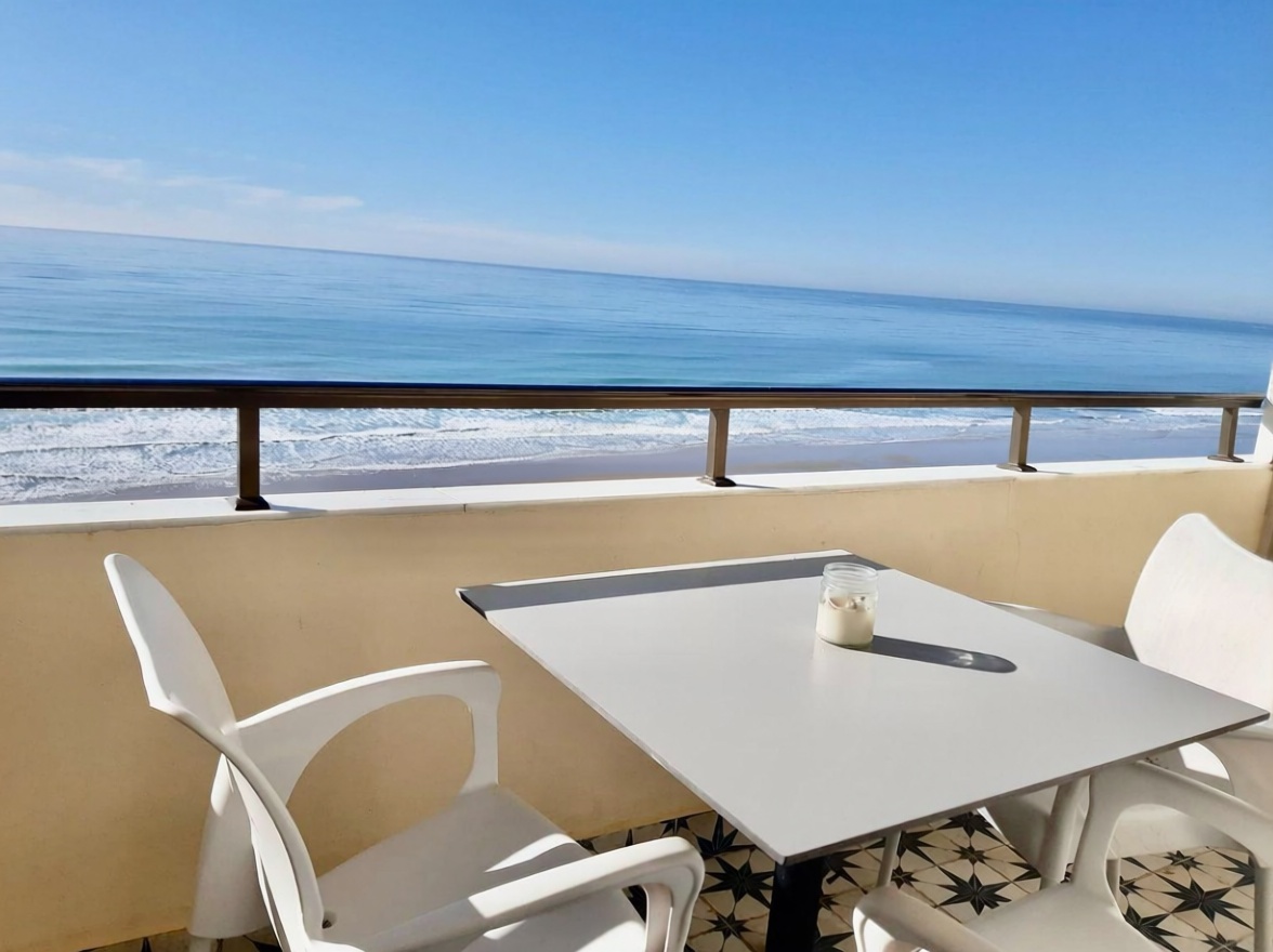 Beachfront flat in Cádiz