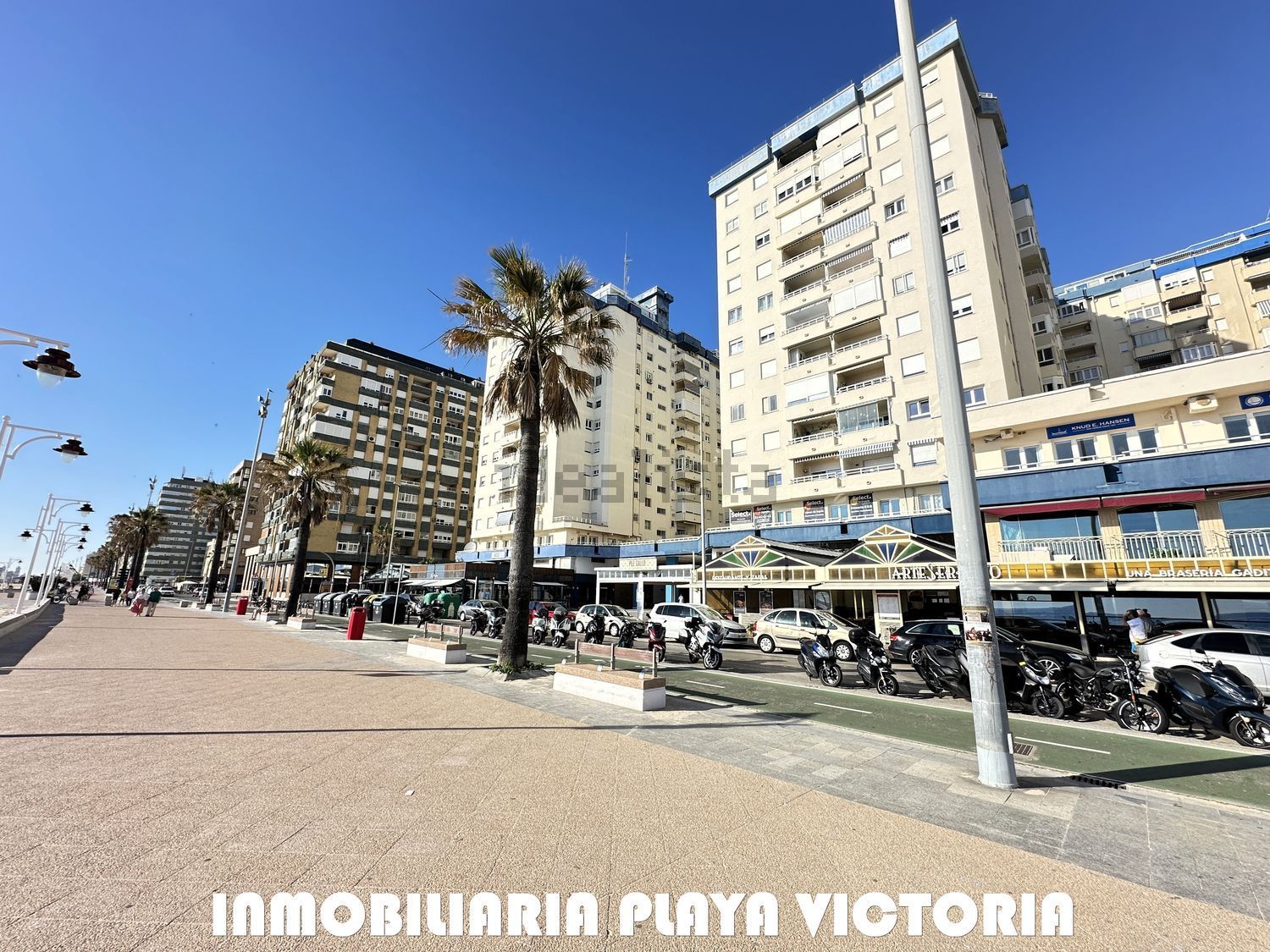 Flat for sale frontline beach in Cádiz