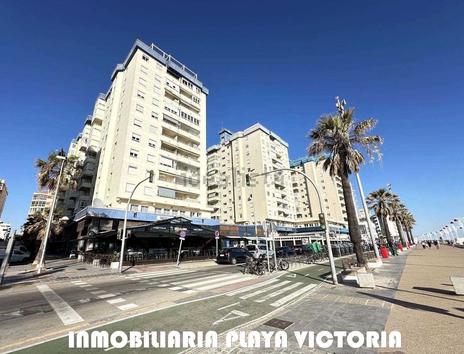 Flat for sale frontline beach in Cádiz
