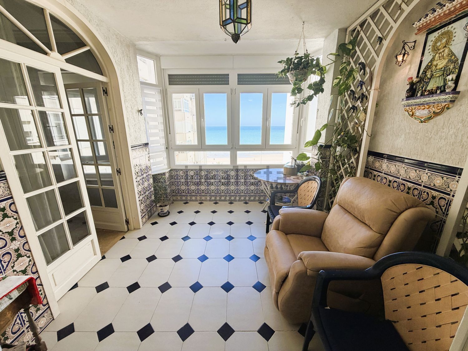 Flat for sale frontline beach in Cádiz