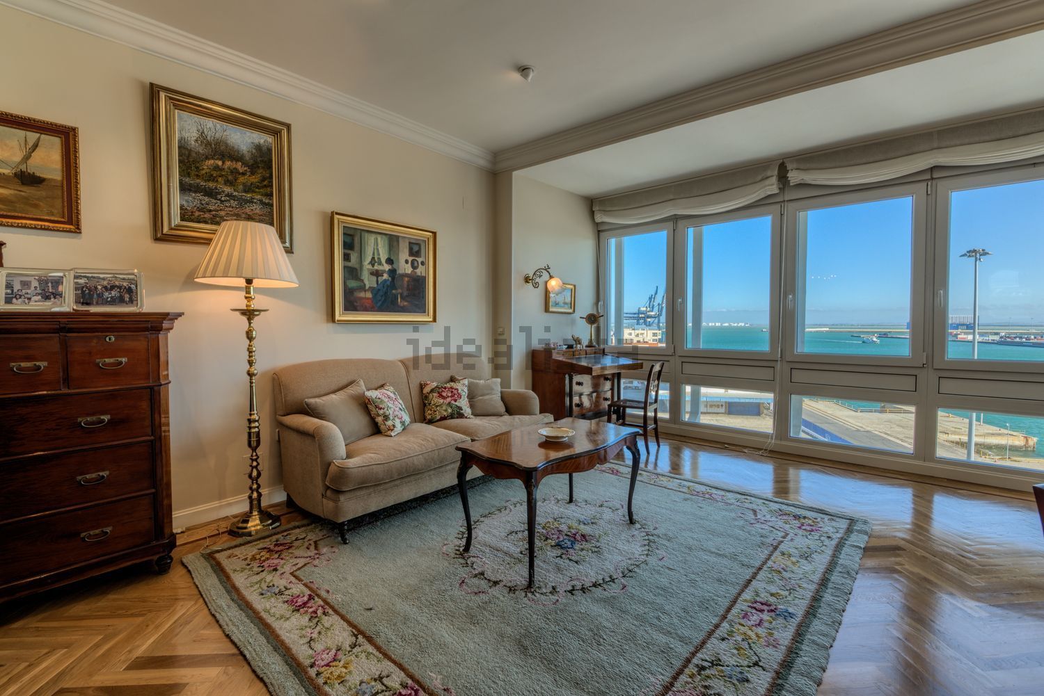 Flat for sale frontline beach in Cádiz