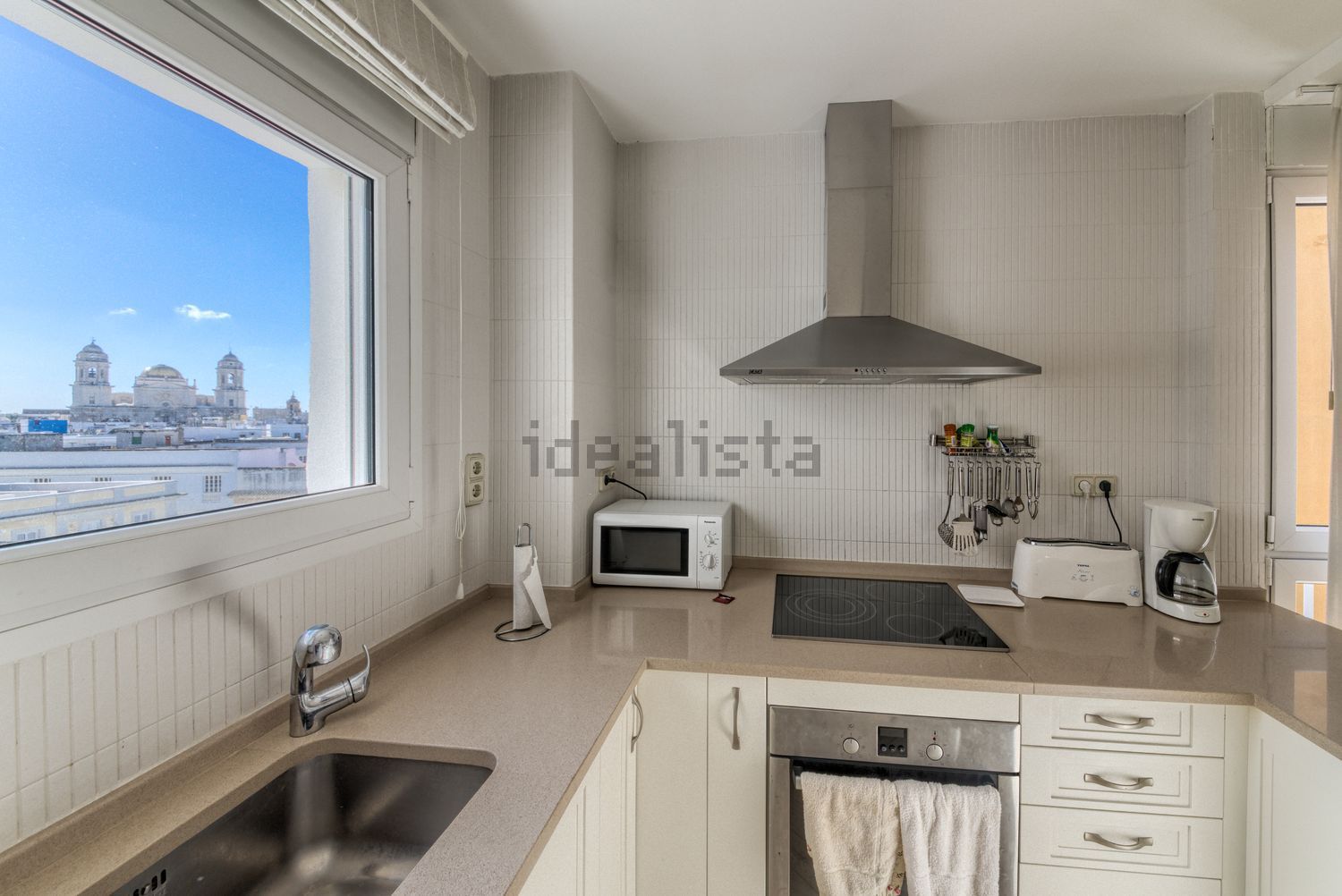 Flat for sale frontline beach in Cádiz