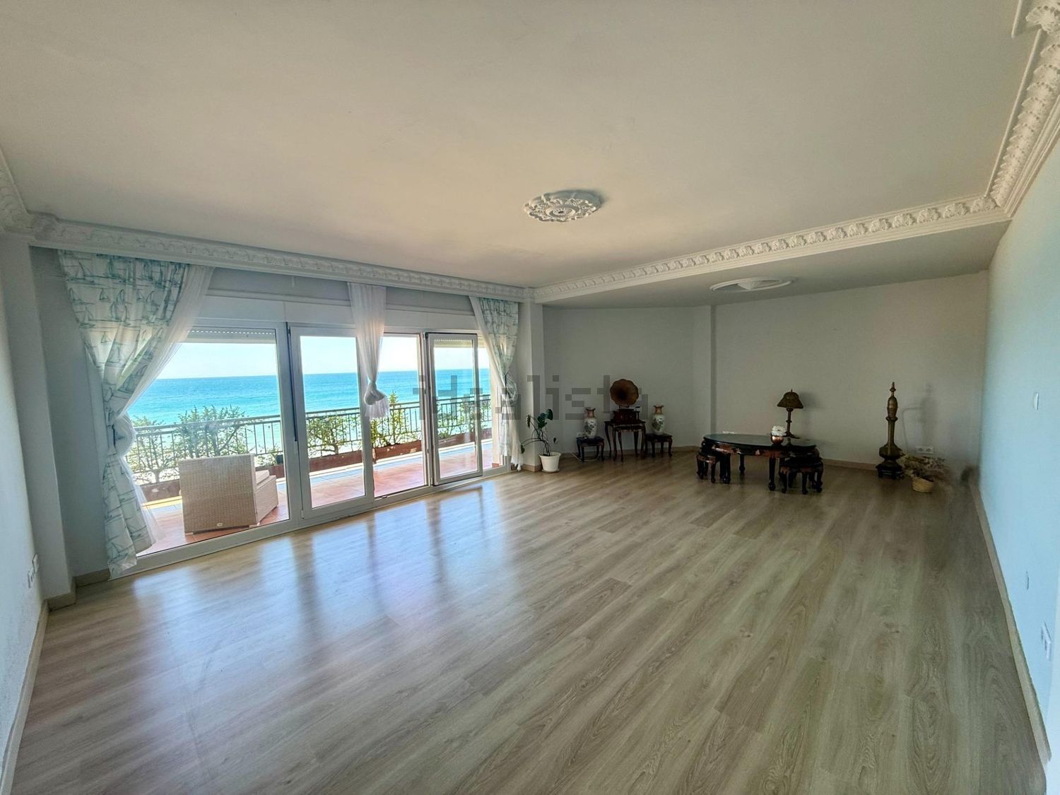 Flat for sale frontline beach in Cádiz
