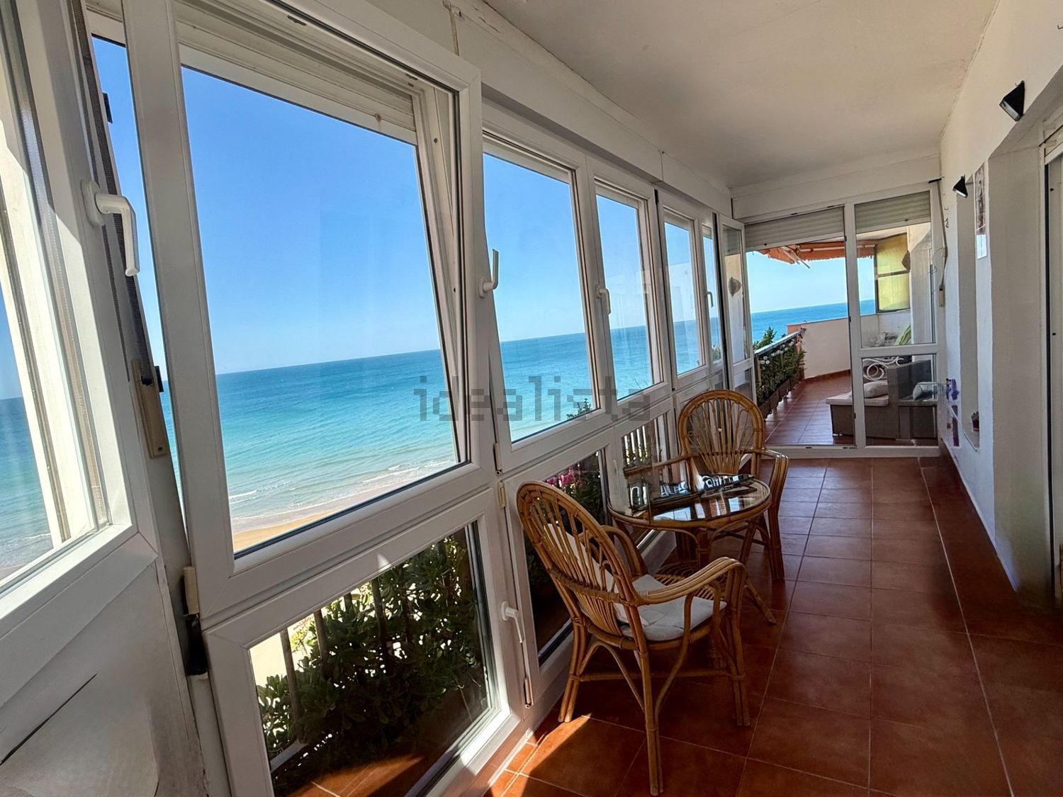 Flat for sale frontline beach in Cádiz
