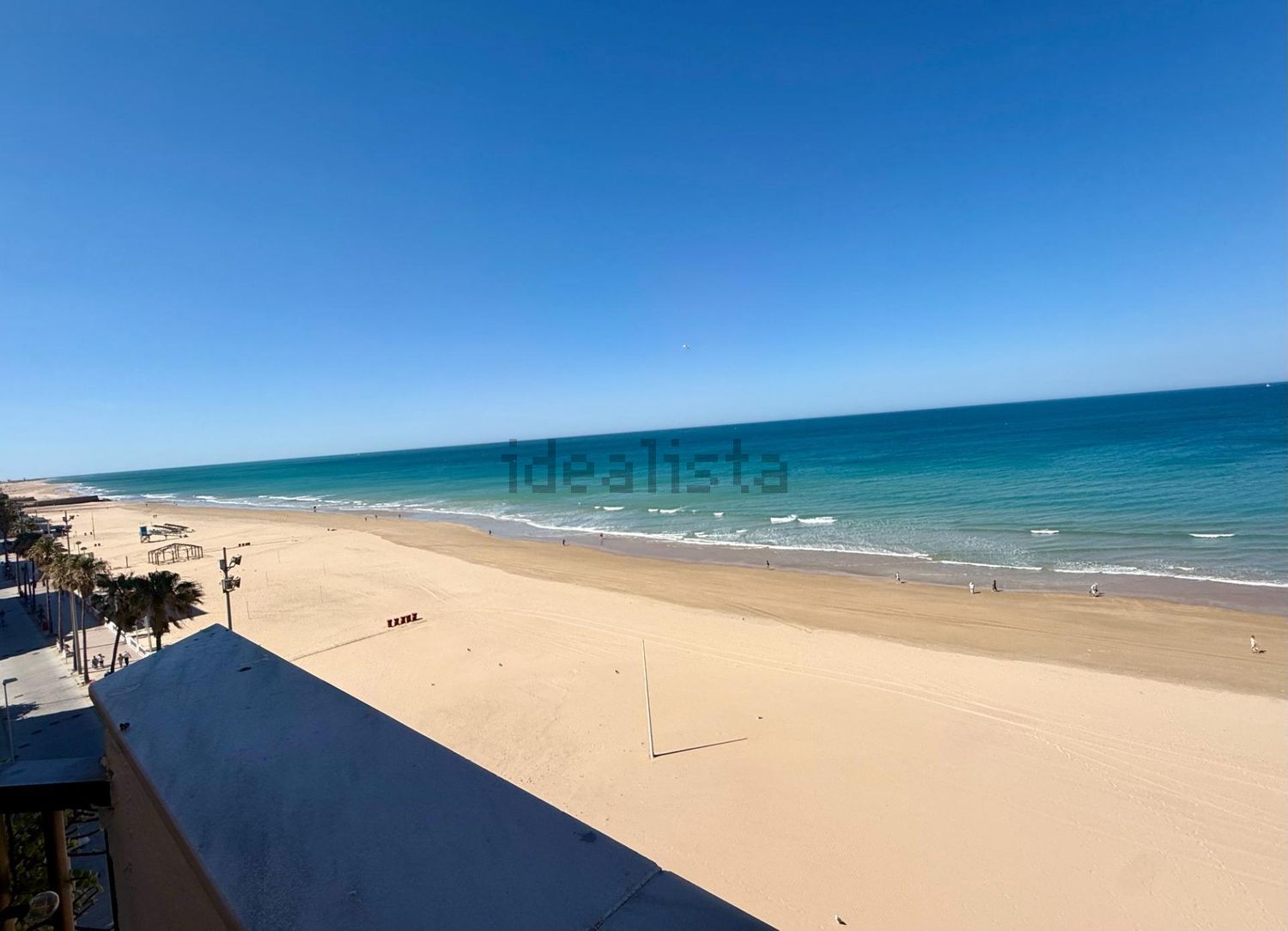 Flat for sale frontline beach in Cádiz