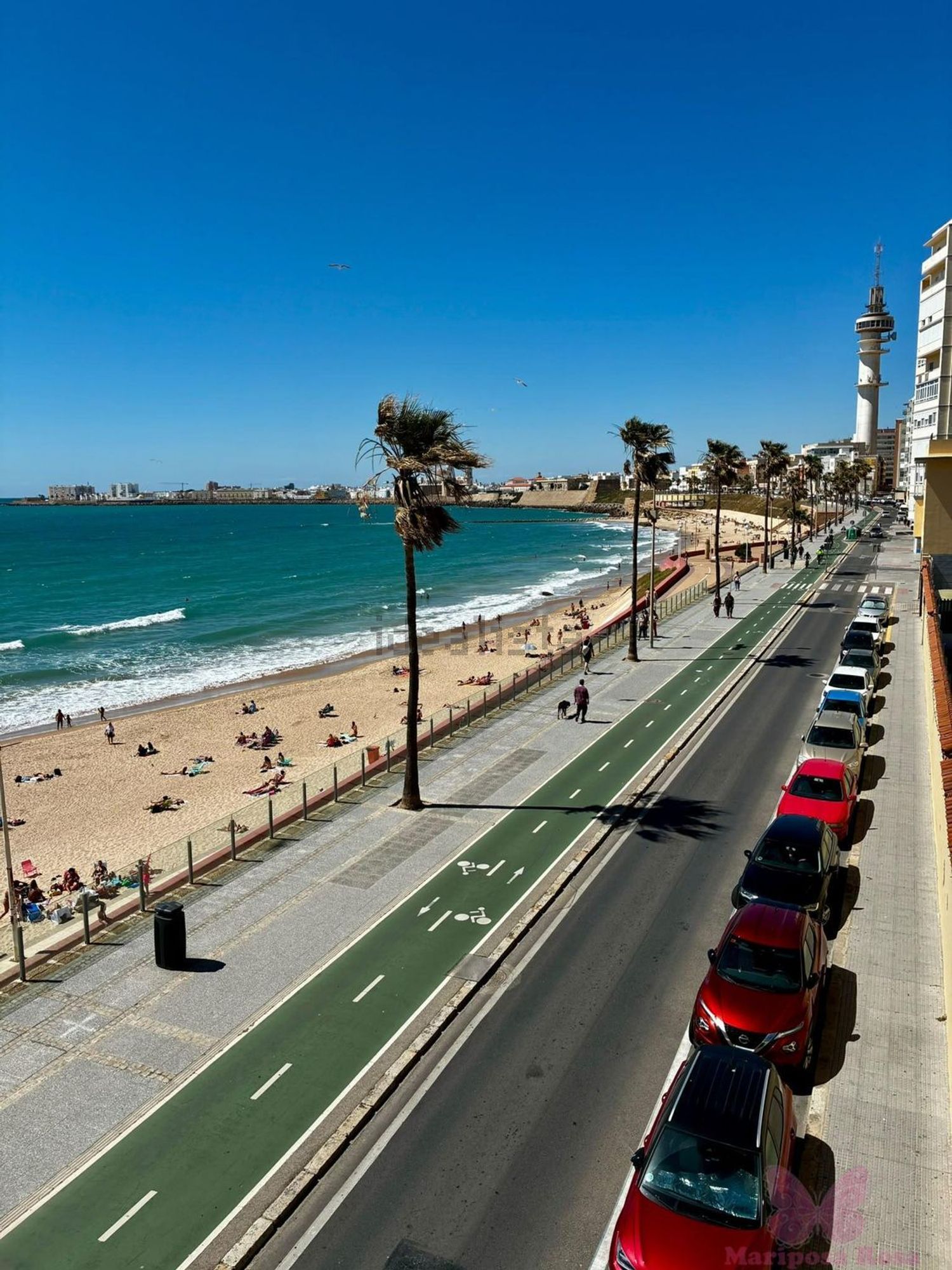 Villa for sale with direct beach access in Cádiz