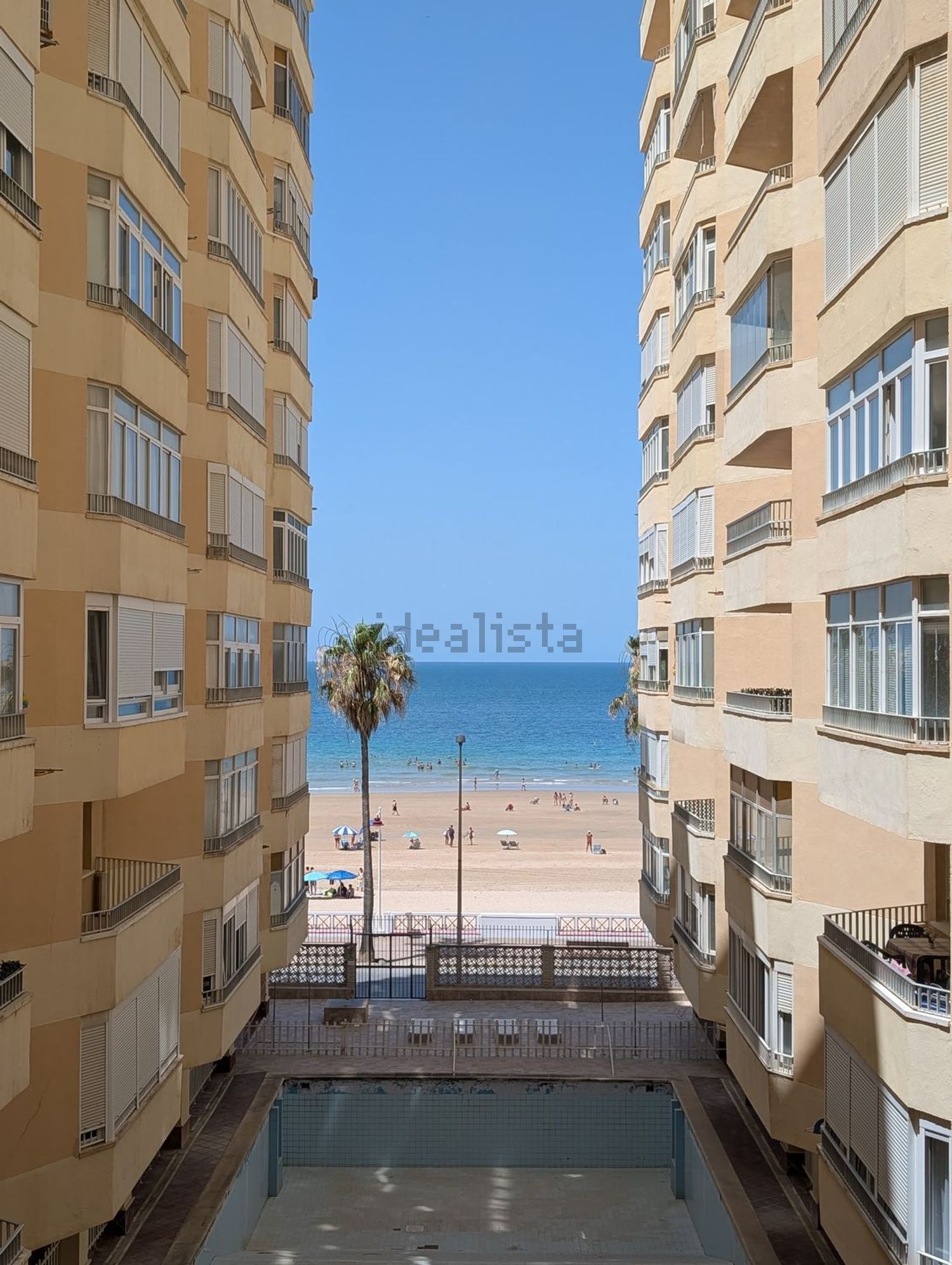 Flat for sale frontline beach in La Laguna