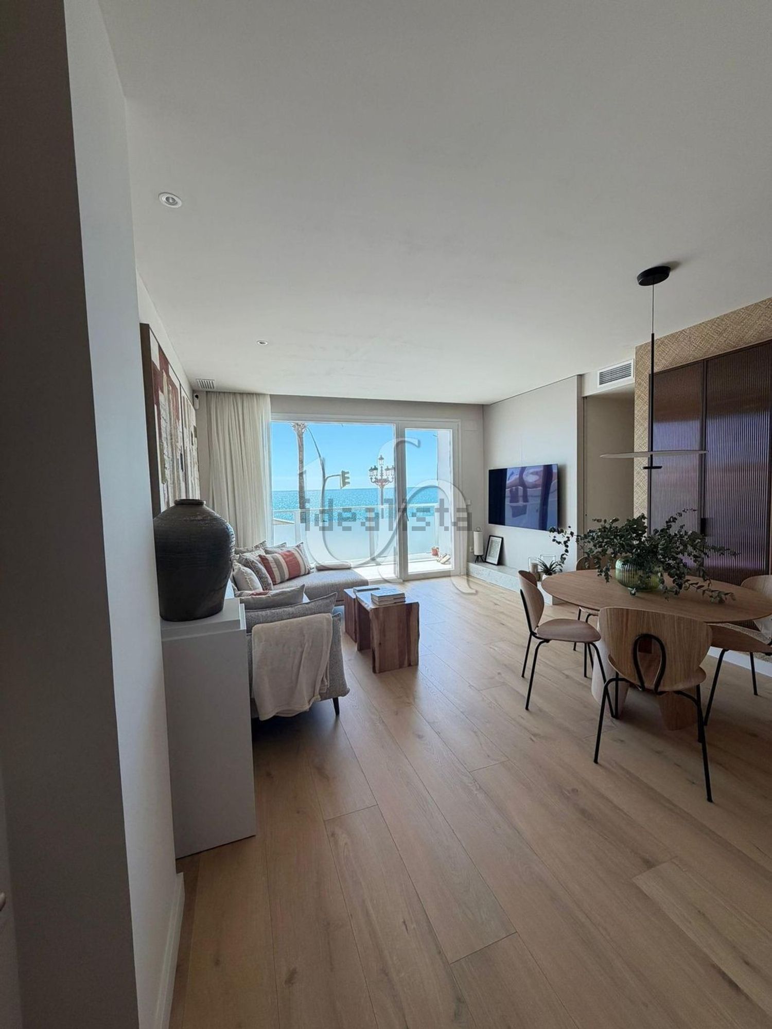 Flat for sale frontline beach in Cádiz
