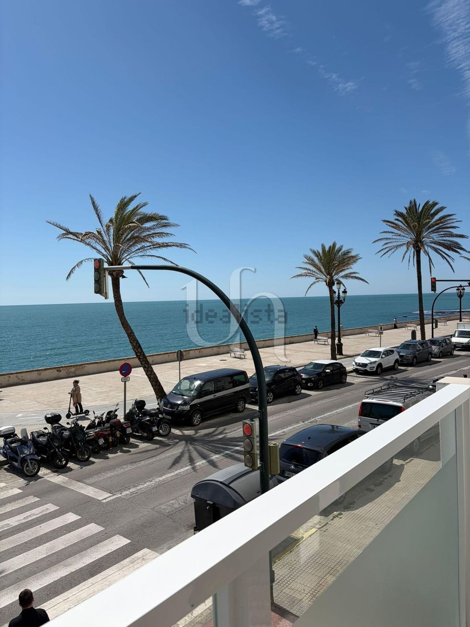 Flat for sale frontline beach in Cádiz