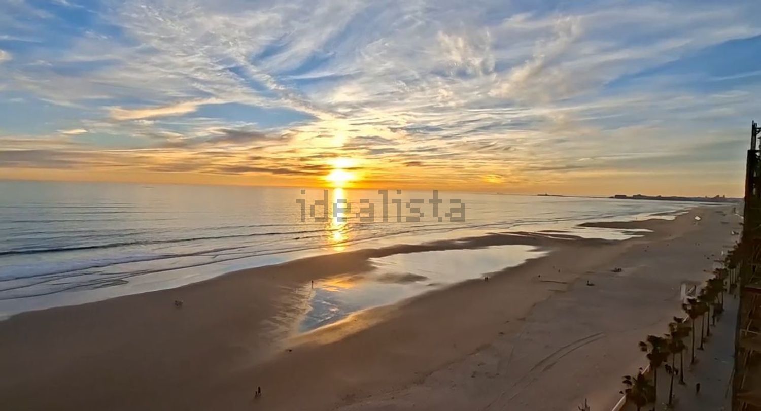 Flat for sale frontline beach in Cádiz