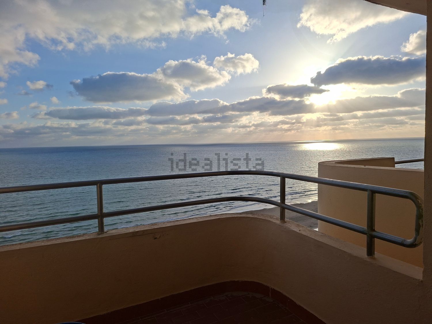 Flat for sale frontline beach in Cádiz