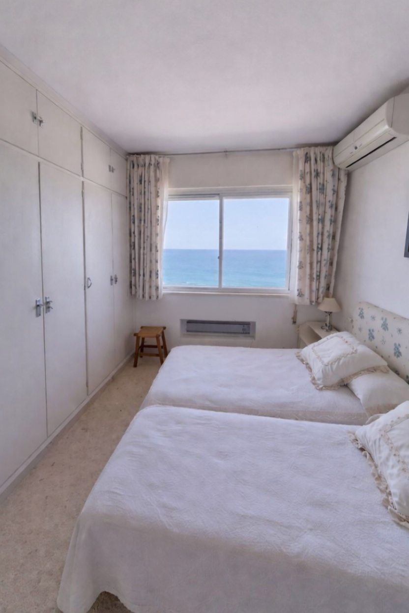 Piso en primera línea de playa en Cádiz — Dormitorio