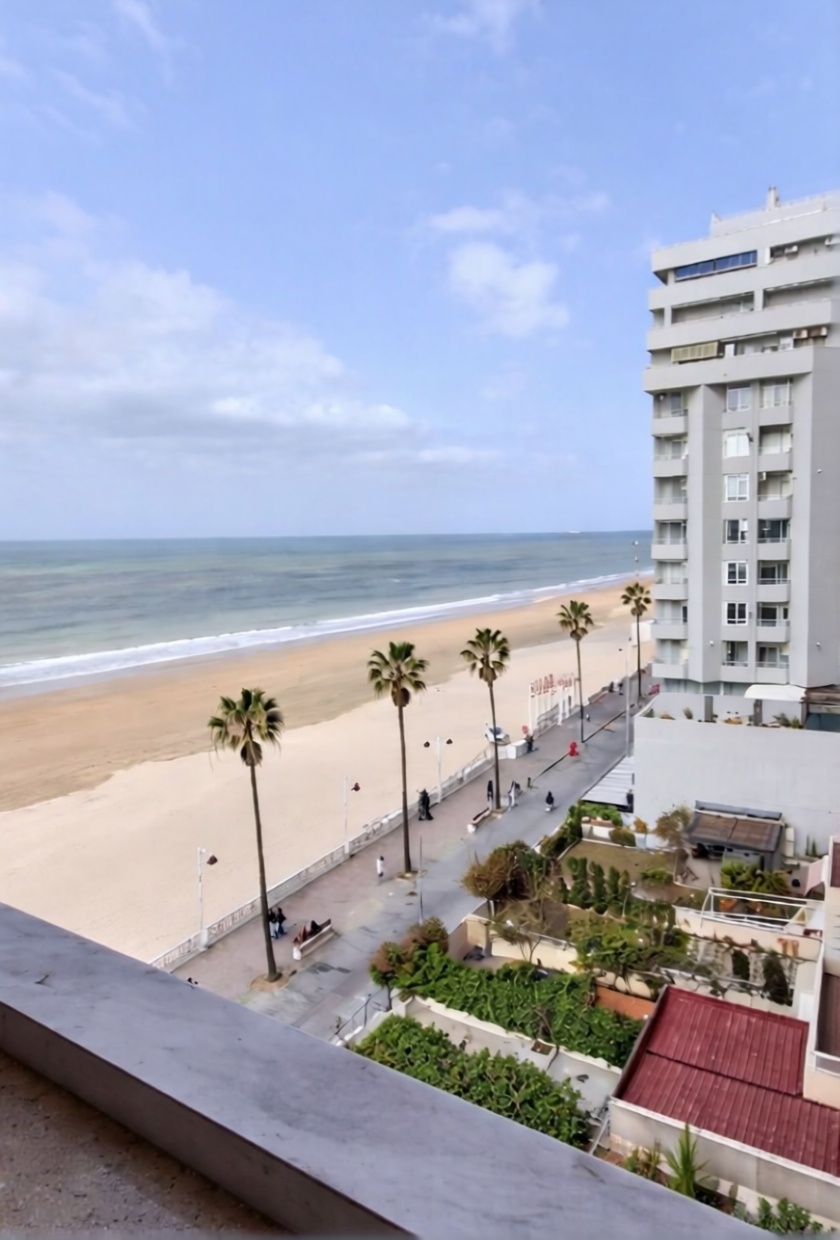 Piso en primera línea de playa en Cádiz — Vista mar