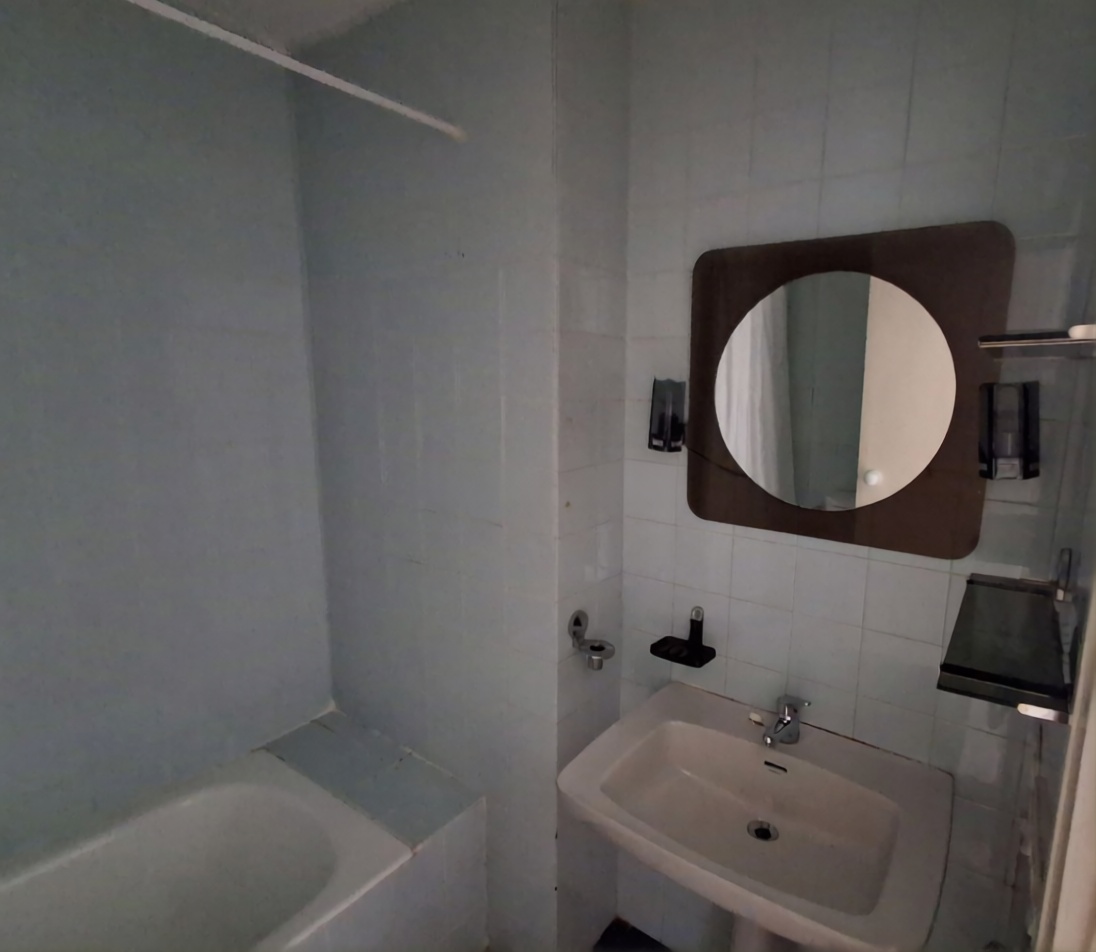 Piso en primera línea de playa en Cádiz — Baño