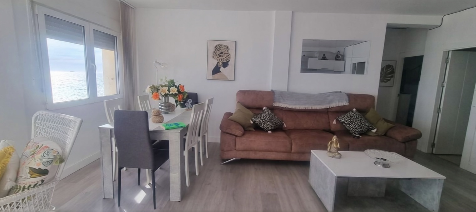 Beachfront flat in Cádiz — Living room