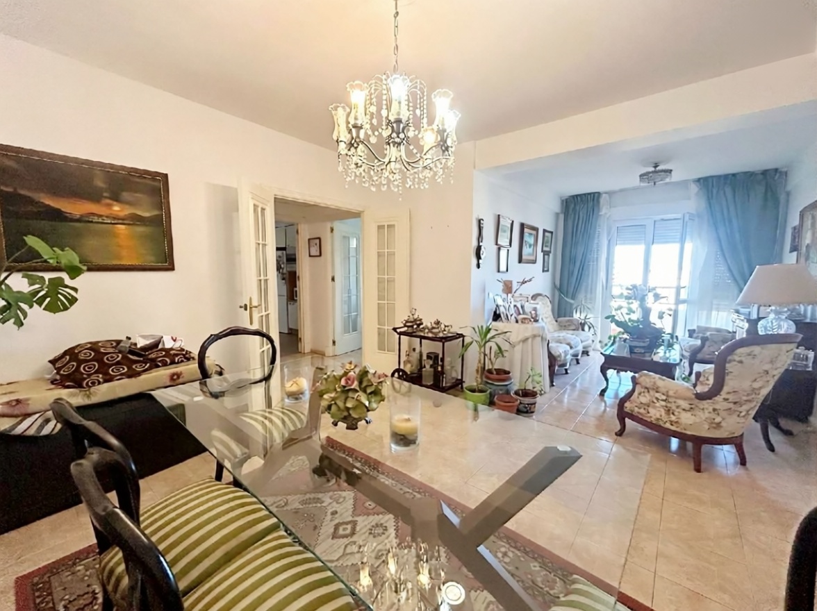 Beachfront flat in Calella — Living room