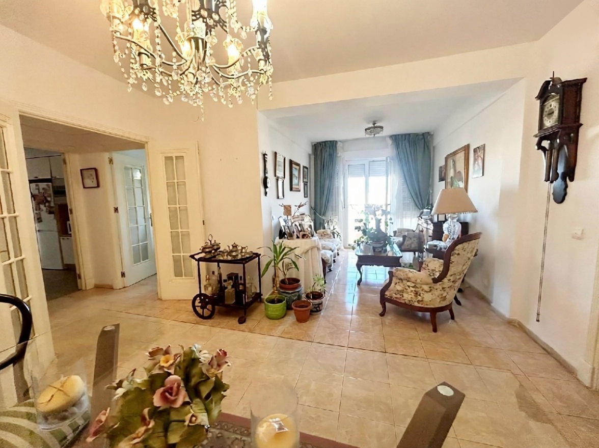 Beachfront flat in Calella — Living room