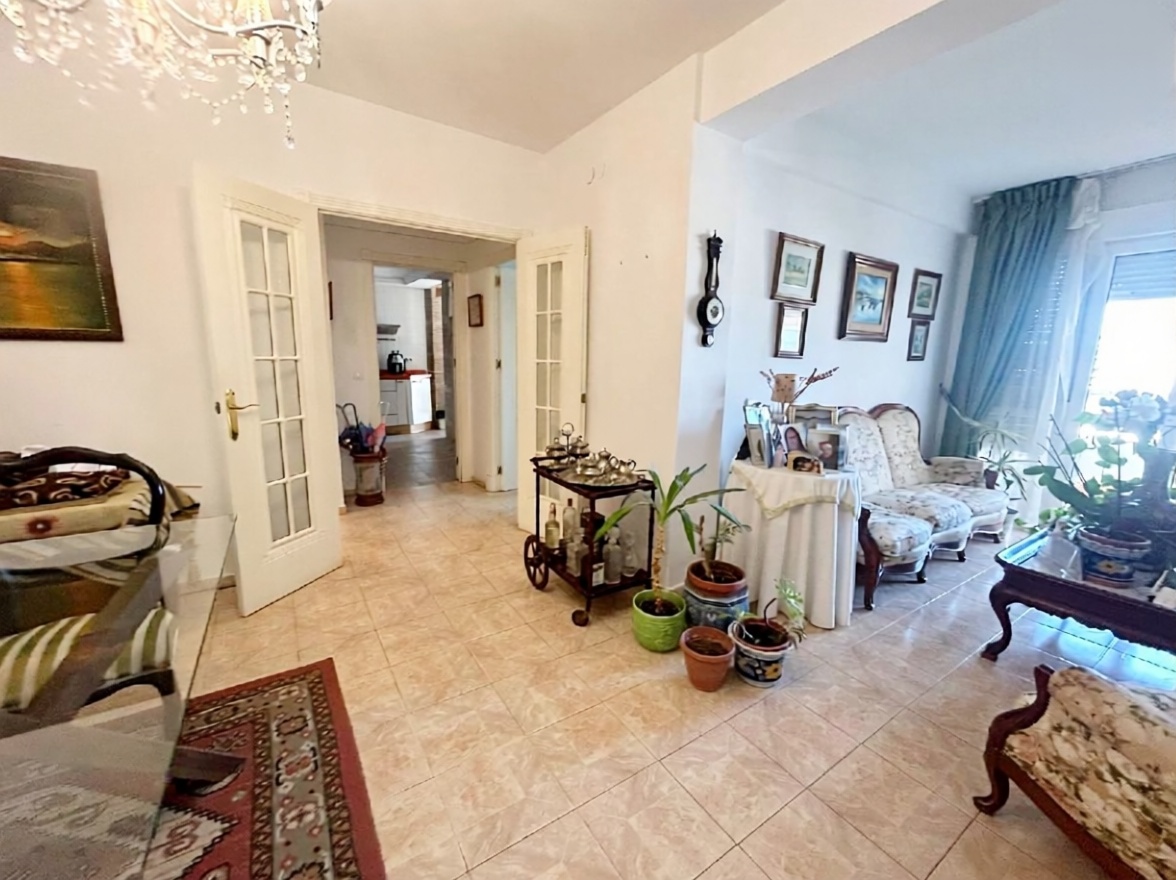 Beachfront flat in Calella — Living room