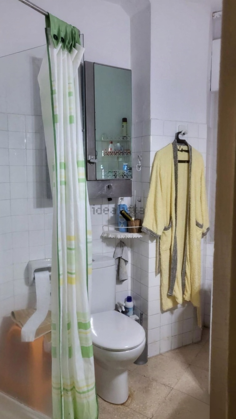 Beachfront flat in Cádiz — Bathroom