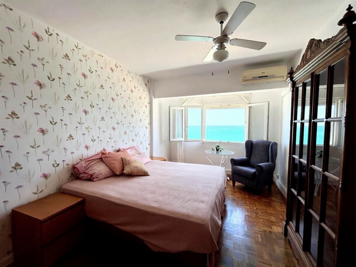 Beachfront flat in Cádiz — Bedroom