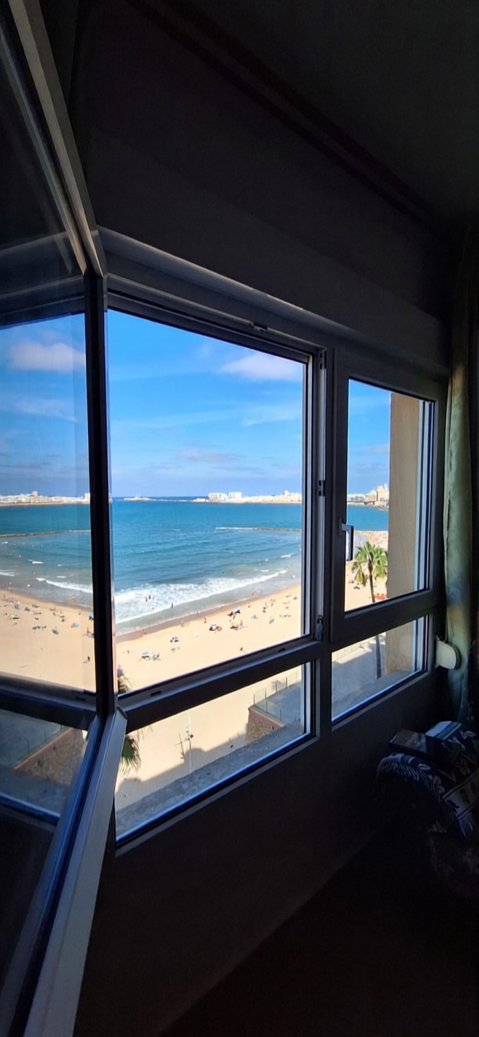 Beachfront flat in Cádiz — Sea view