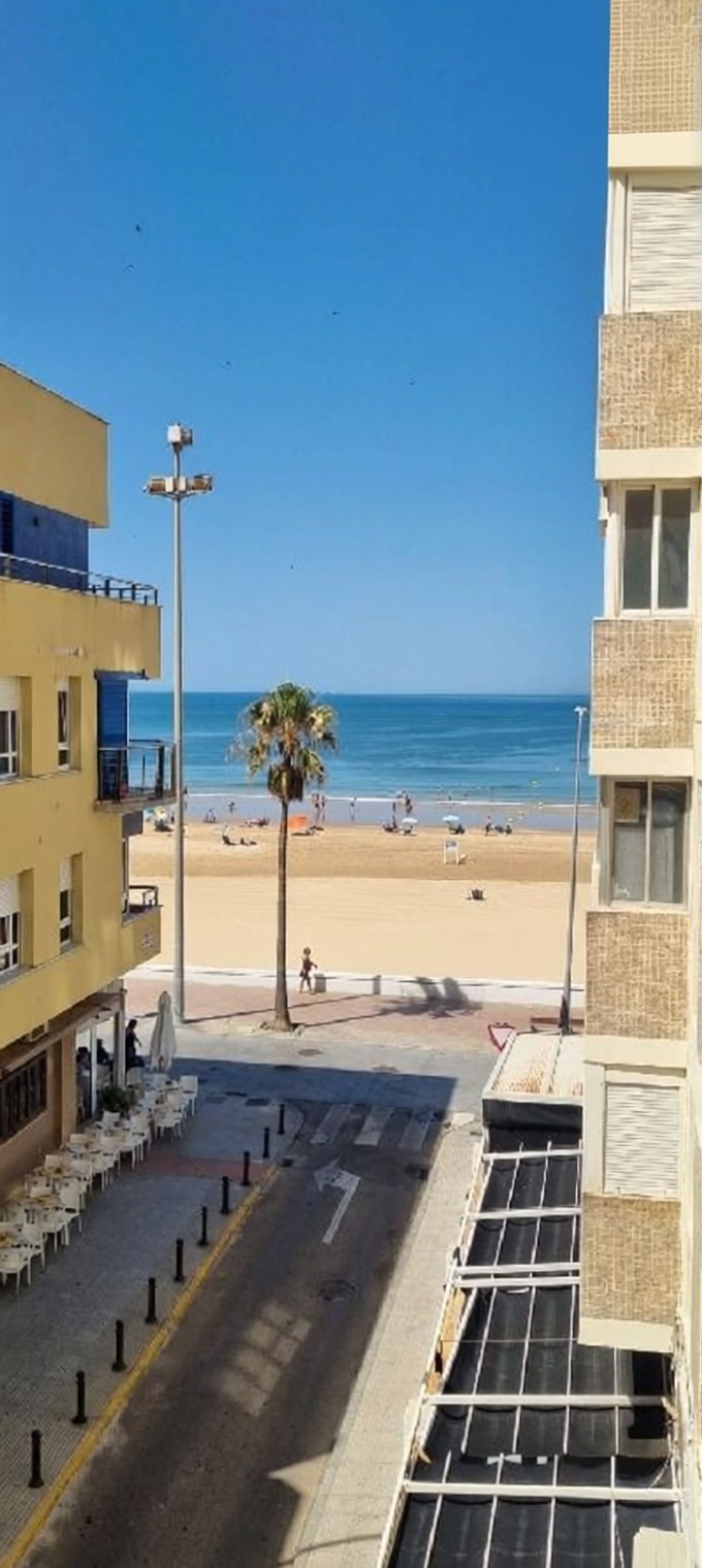 Beachfront flat in Cádiz — Sea view