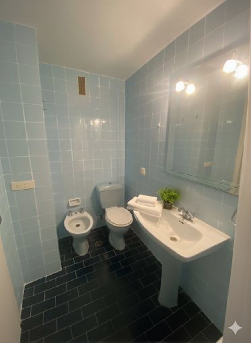 Beachfront flat in Cádiz — Bathroom