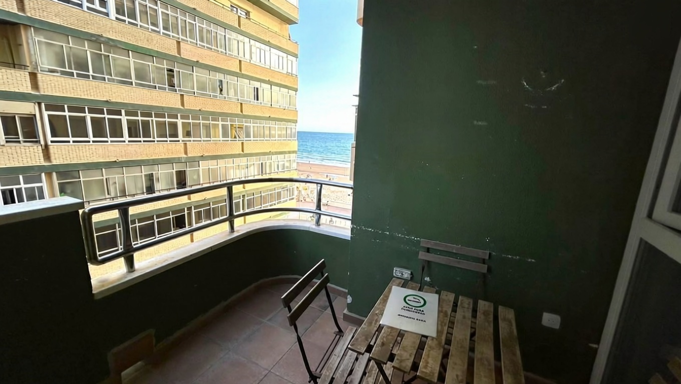 Beachfront flat in Cádiz — Sea terrace
