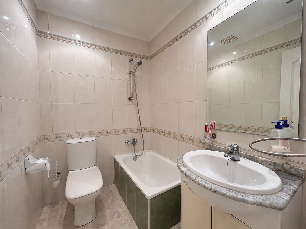 Beachfront flat in Cádiz — Bathroom