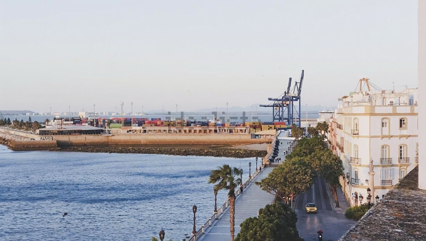 Beachfront flat in Cádiz — Sea view